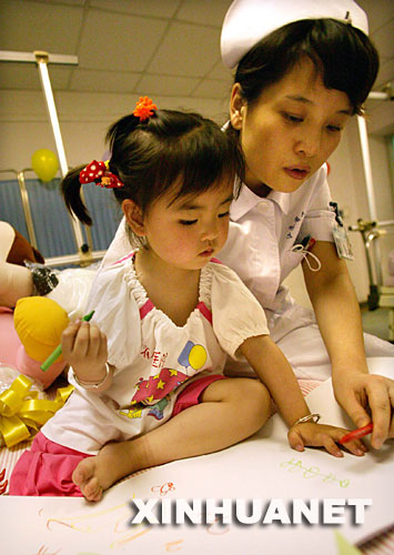 5��31�������Kʡ�����t(y��)Ժ���o(h��)ʿ�ڐ��Ĳ�������ܰܲ��������(d��ng)�հ������Ĵ������(z��i)�^(q��)С���T��ܰܲ�����Ͼ����M(j��n)�뽭�Kʡ�����t(y��)Ժ�������w�������Ŀ���(f��)�ί������鰲�b��֫����(zh��n)���� 5��14�գ��ڵ������Ĵ������h���������ڿ��������µ�3�qСŮ����ܰܲ�������y��ĸ�����w���o(h��)���c����?f��n)��?0����С�r��@�������t(y��)��꠺���������P(gu��n)���£�Сܰܲ�����Ļ֏�(f��)��r������