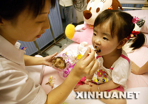 5��31�������Kʡ�����t(y��)Ժ���o(h��)ʿ�ڐ��Ĳ���ι��ܰܲ�Ե��⡣��(d��ng)�հ������Ĵ������(z��i)�^(q��)С���T��ܰܲ�����Ͼ����M(j��n)�뽭�Kʡ�����t(y��)Ժ�������w�������Ŀ���(f��)�ί������鰲�b��֫����(zh��n)���� 5��14�����ڵ������Ĵ������h���������ڿ��������µ�3�qСŮ����ܰܲ�������y��ĸ�����w���o(h��)���c����?f��n)��?0����С�r��@�������t(y��)��꠺���������P(gu��n)���£�Сܰܲ�����Ļ֏�(f��)��r������