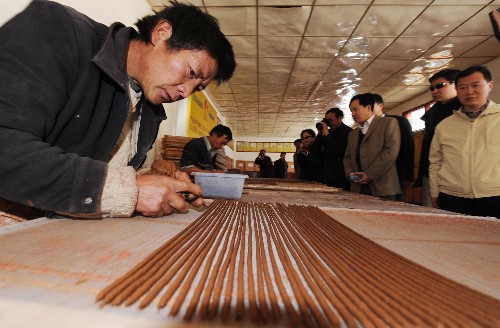 4��12�գ�Ԯ�ظɲ������؍��ؽ�(j��ng)�Q(m��o)���޹�˾���^�����ֹ������^���� ��(d��ng)�գ����ԇ�(gu��)�Ҹ���ί��120����Ԯ�ظɲ��������؇�(gu��)�Ҽ�(j��)�Ļ��a(ch��n)�I(y��)ʾ�����ء������؍��ؽ�(j��ng)�Q(m��o)���޹�˾���^����������S���������ΘI(y��)��Ѹ�ٰl(f��)չ���Ļ��a(ch��n)�I(y��)�õ���ǰ�l(f��)չ�����؍��ؽ�(j��ng)�Q(m��o)���޹�˾���������Ļ��a(ch��n)�I(y��)�����^��I(y��)���Ļ�ˇ�g(sh��)�a(ch��n)Ʒ���܇�(gu��)��(n��i)���ο͵���A�� ���A��ӛ�� ��ɣ�_(d��)�� �z